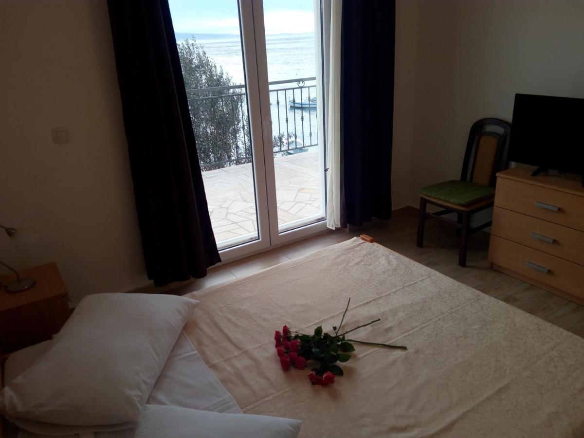 Apartment On The Beach Lokva Rogoznica Exterior photo
