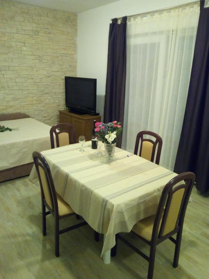Apartment On The Beach Lokva Rogoznica Exterior photo