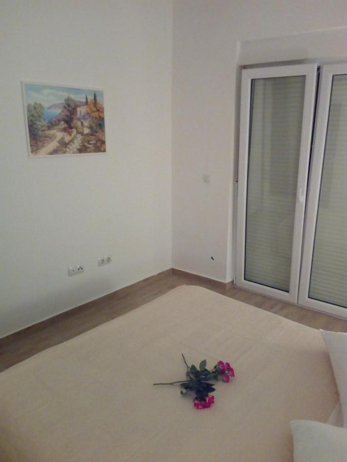 Apartment On The Beach Lokva Rogoznica Exterior photo